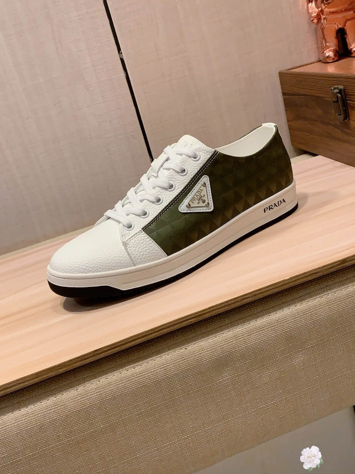 Men's Men's Shoes💰420💰💰🎩🎩[Lightning][Lightning] "PRADA*" The latest and most popular casual shoes, top brand [seduce] luxury~purchase, top~quality. [Strong] The upper is made of imported breathable cowhide with material ➕ breathable sheepskin lining (•) and fine workmanship. The original stylish and stylish soft rubber wear-resistant and non-slip outsole is light and comfortable on the feet. The real thing looks better when photographed in real life. No. 143: Code: 38-44, 45 can be customized, 3️⃣ colors are available